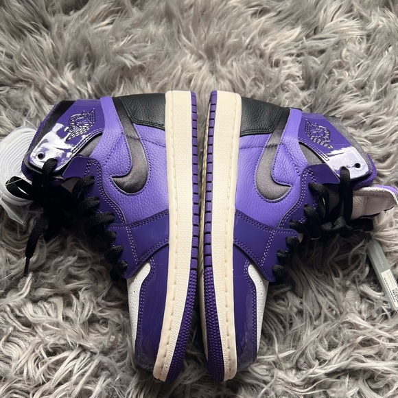 New-in-Box Womens Air Jordan 1 - Picture 3 of 9